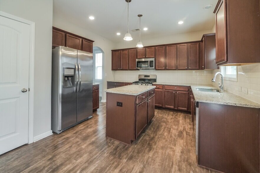 Building Photo - 314 Lenore Ct