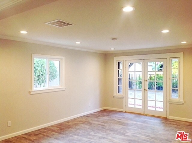 Building Photo - 1112 E Lexington Dr