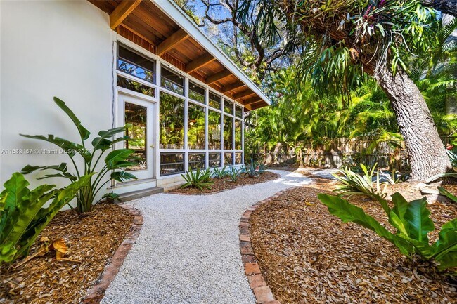 Building Photo - 2321 Tigertail Ct
