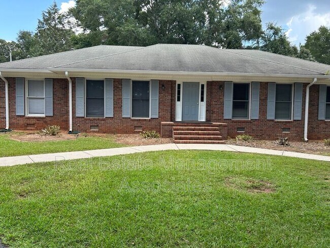 Primary Photo - 604 N Pine Hill Rd
