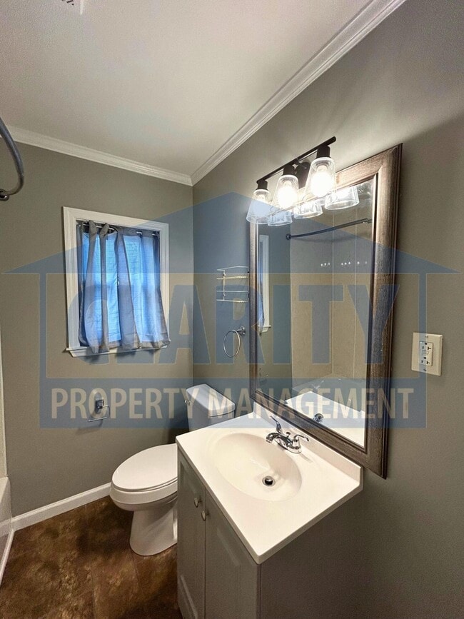 Building Photo - 901 Westover Dr SW