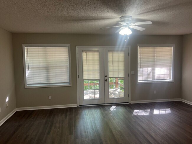 Building Photo - Available now-60 Woodfield Pl.  1/2 off th...