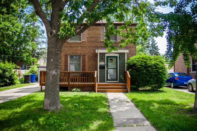 Building Photo - 10043 S Talman Ave