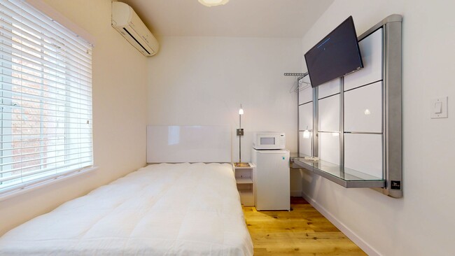 Interior Photo - 335 Pacific Avenue