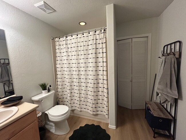 Building Photo - 1347 E Parkway Dr