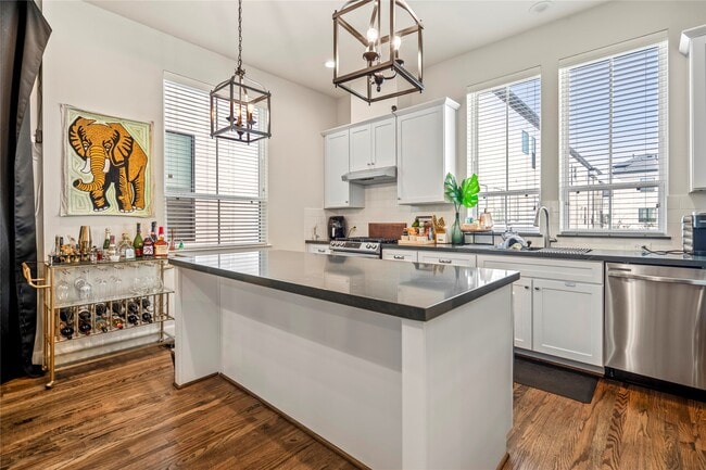 Building Photo - 2806 Grand Fountains Dr