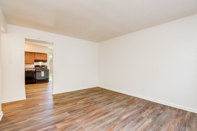 Building Photo - 2401 Shamrock Gardens Dr