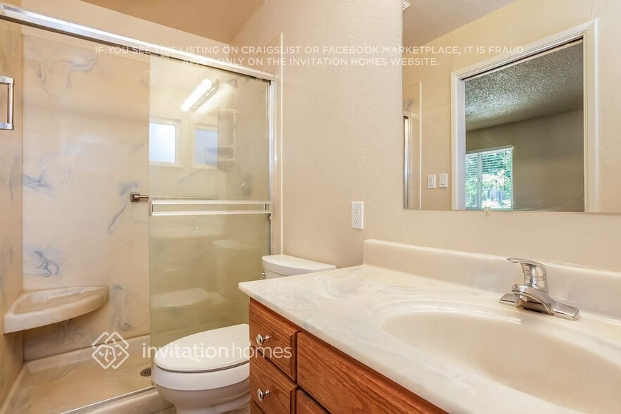 Building Photo - 217 Locust Dr