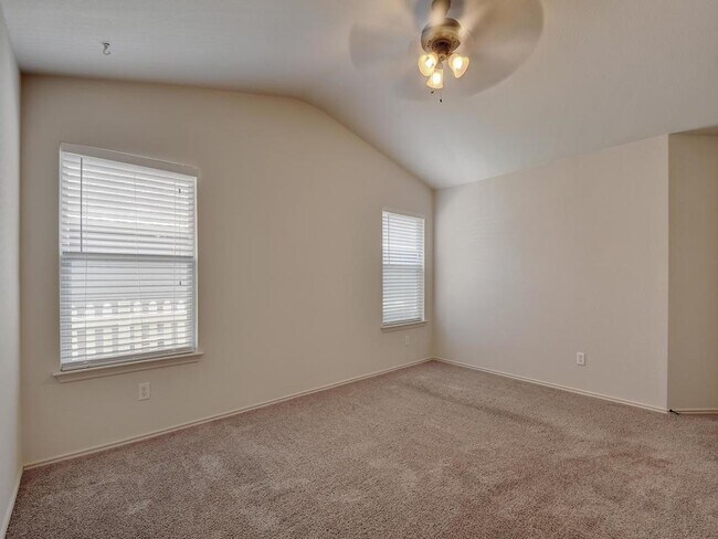 Building Photo - 136 Strawn
