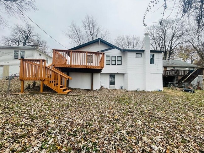 Building Photo - 902 S Cedar Ave