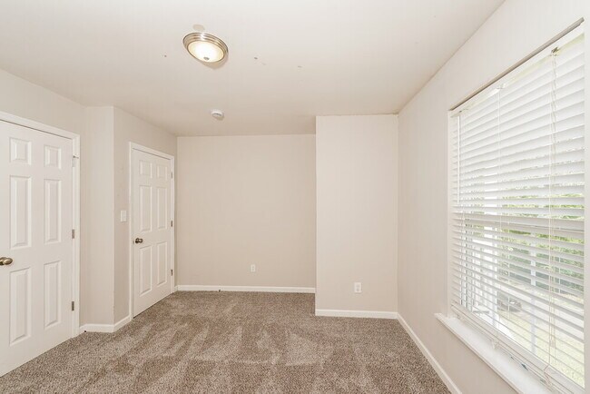 Building Photo - 705 13th Ct NW