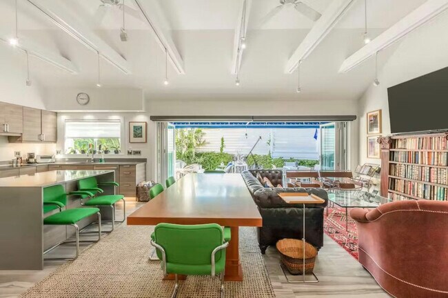 Building Photo - 629 Elizabeth St