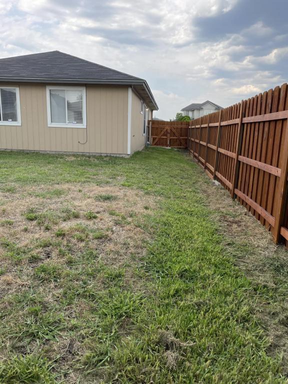 Building Photo - 2211 Garrett Dr