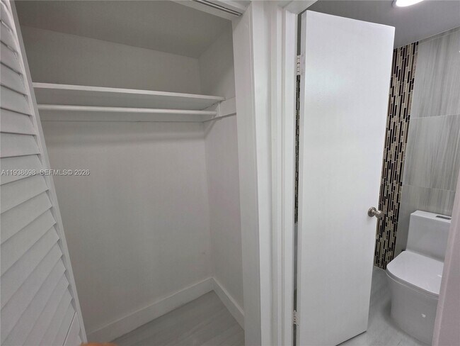 Building Photo - 1000 West Ave