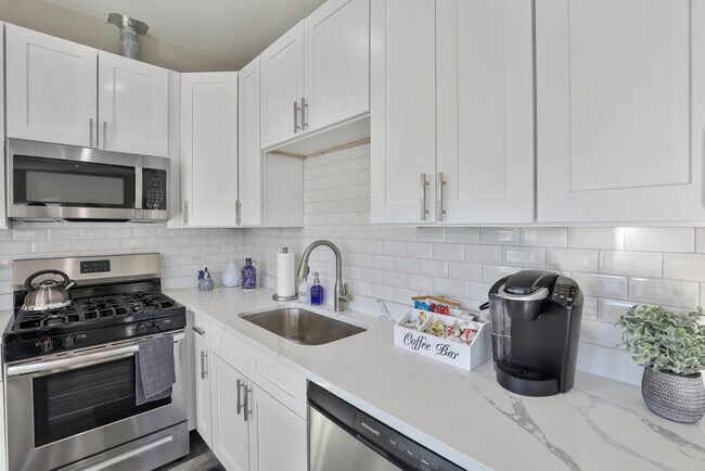 Building Photo - 1111 Bonnie Brae Pl