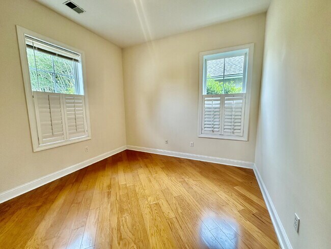 Building Photo - Beautifully Maintained Three Bedroom Home ...