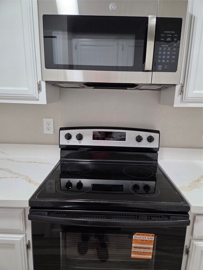 Building Photo - 527 Tara Plantation Dr