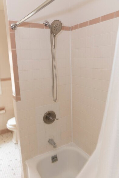 Shower - 31 Clarendon St