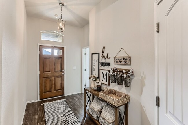 Building Photo - Charming 4BR/2BA One-Level Home with Moder...