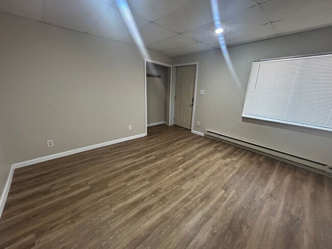 Building Photo - All utilities are included: 1-bedroom apartment in Yorktown $775