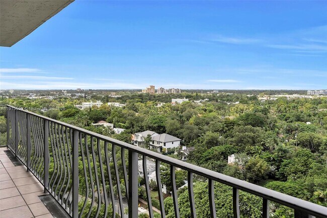 Building Photo - 780 NE 69th St