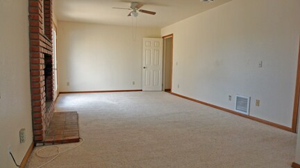 bedroom suite - 14849 Ripton Rd