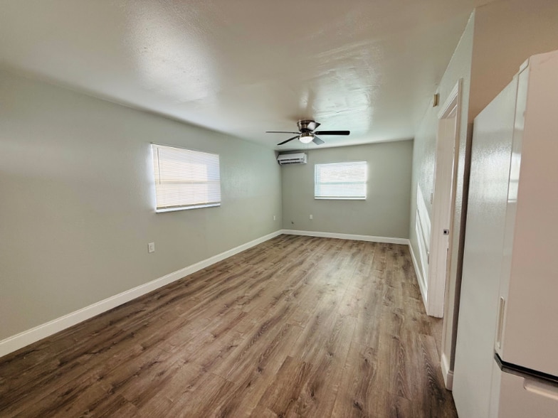 Building Photo - 1100-1190 Neptune Dr