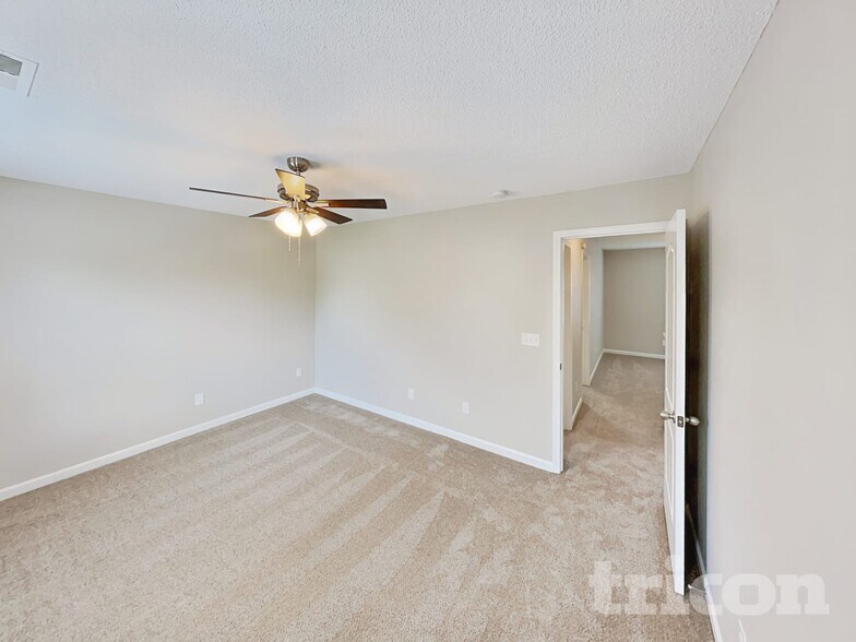 Building Photo - 6103 Glen Way Dr