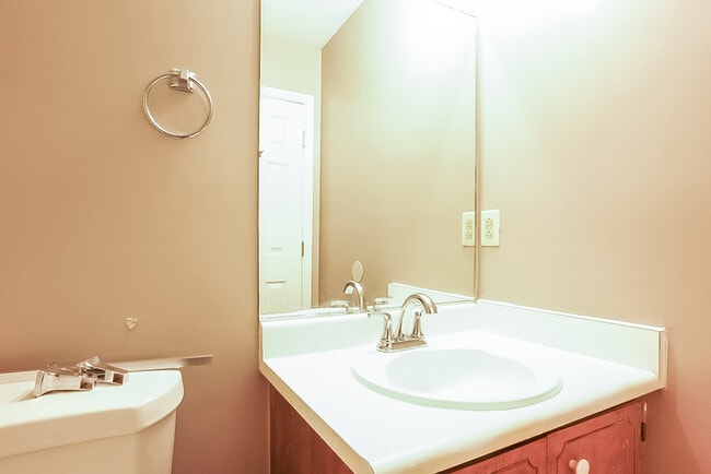 Building Photo - 2848 Pepperdine Dr