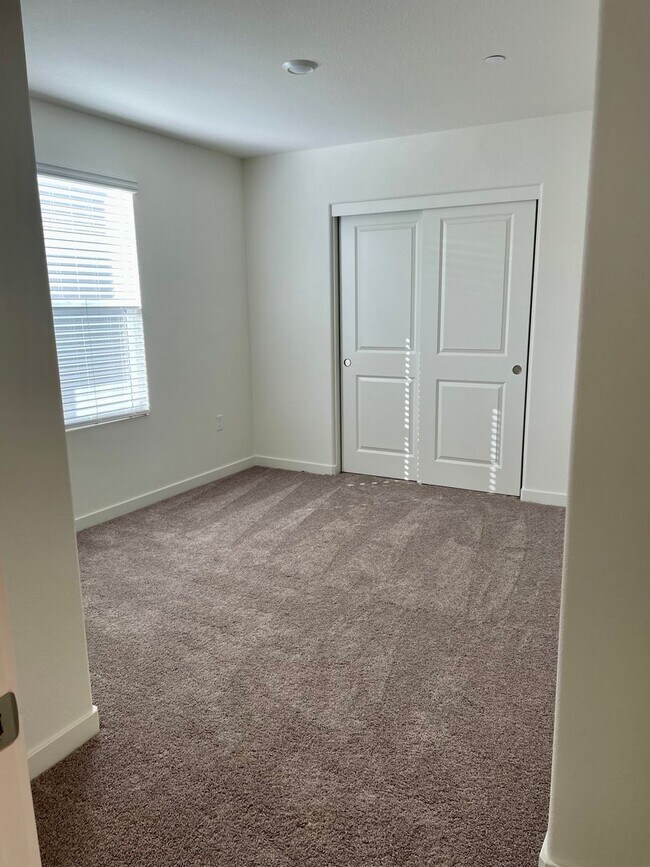 Building Photo - 2616 Celestial Ln