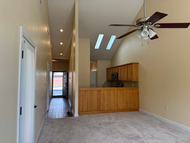 Building Photo - One Bedroom Condo in The Terraces of Denver!