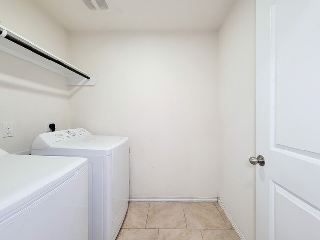 Building Photo - 4543 Stolz Trail
