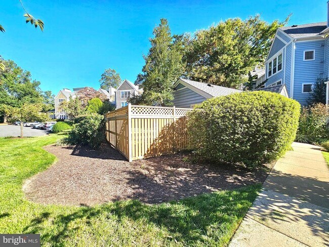 Building Photo - 7660 Willow Point Dr