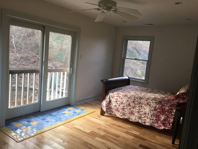 Building Photo - 4872 River Rd