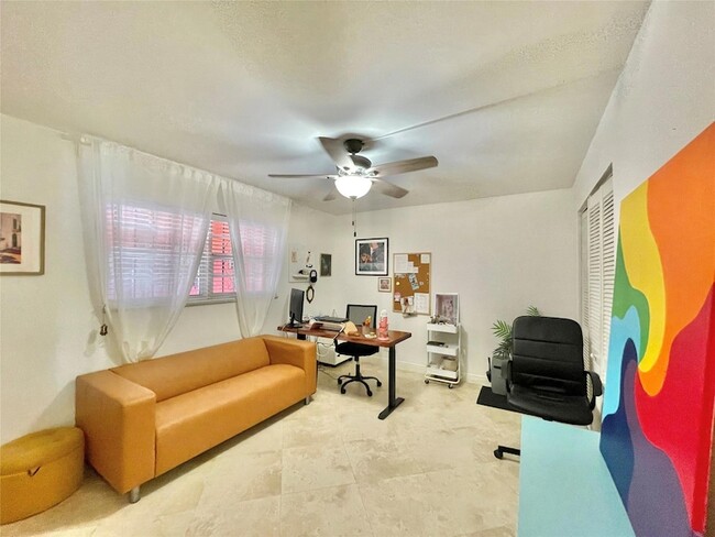 Building Photo - 660 Tennis Club Dr