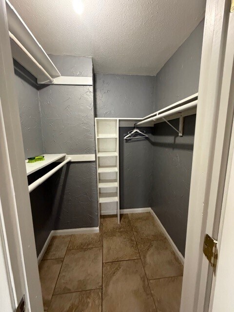 Building Photo - 7200 Clarewood Dr