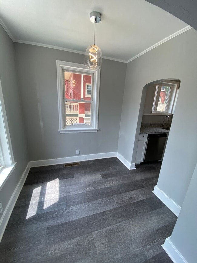Building Photo - 2 Bed, 1 Bath Detached Home with Central AC Available 07/15