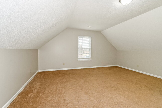 Building Photo - 10020 Fox Chase Dr