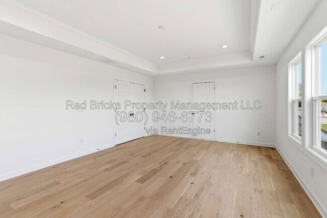 Building Photo - 4016 Dahlia Dr