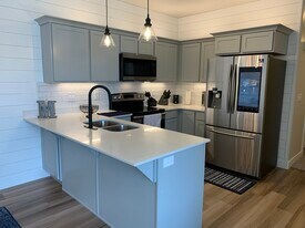 Building Photo - 13032 S Tortola Dr