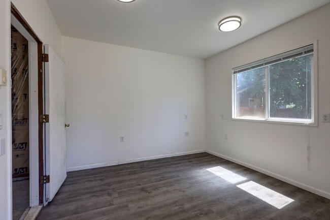 Building Photo - Cozy 3-bedroom 2 baths in Kirkland.