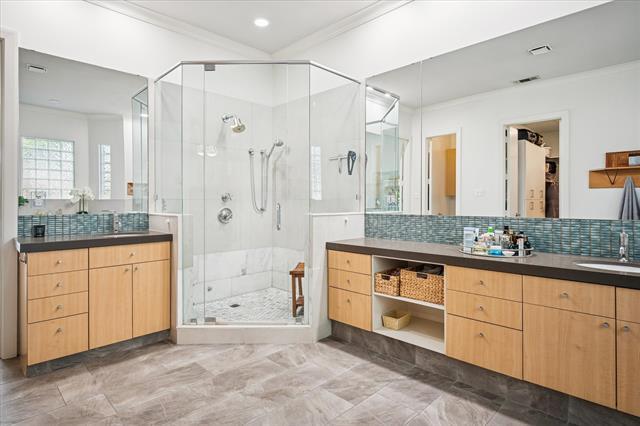 Building Photo - 1516 Pecos St