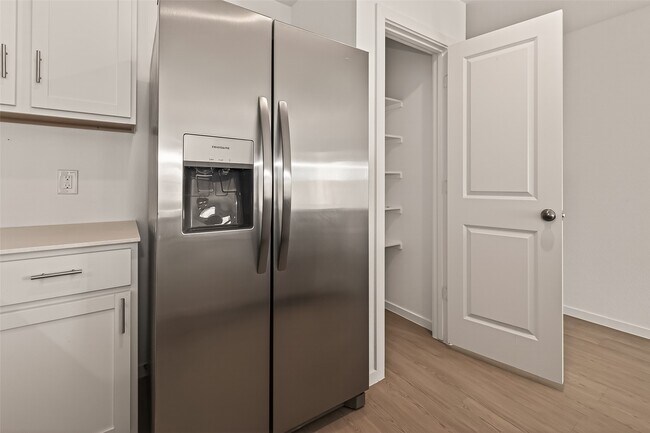 Building Photo - 6915 Lilac Vine Ln