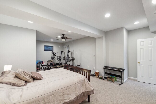 Building Photo - Stunning single-family home filled with th...