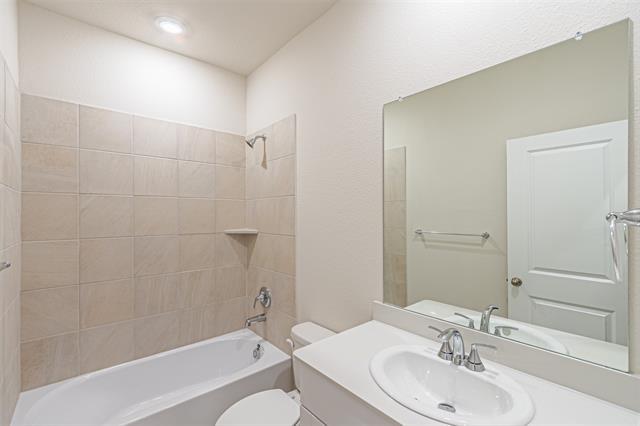 Building Photo - 801 Leavenworth Dr