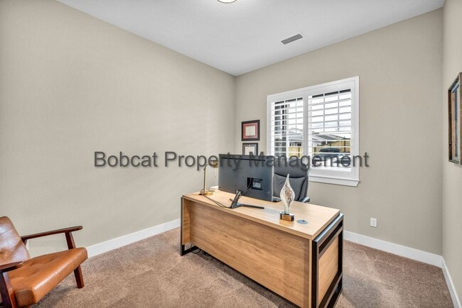 Building Photo - 698 Sage Grouse Lp