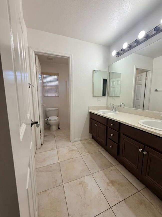 Building Photo - Beautiful Oceanview Hills house