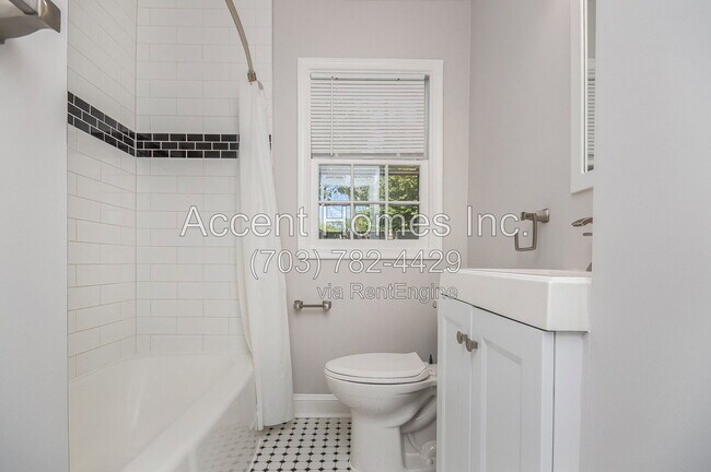 Building Photo - 813 31st St S