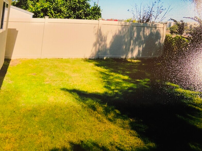 Building Photo - 4076 Mira Costa St