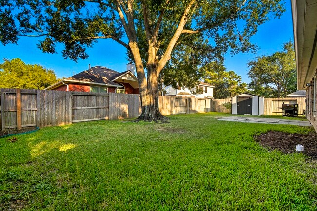Building Photo - 15522 Valley Plum Ct